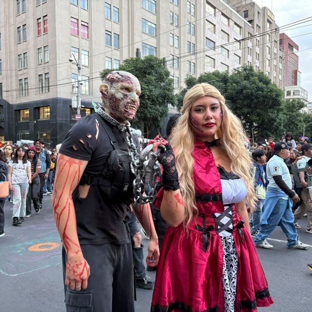 Zombie y cospleyers acuden a la Marcha Zombie 2026 en CDMX